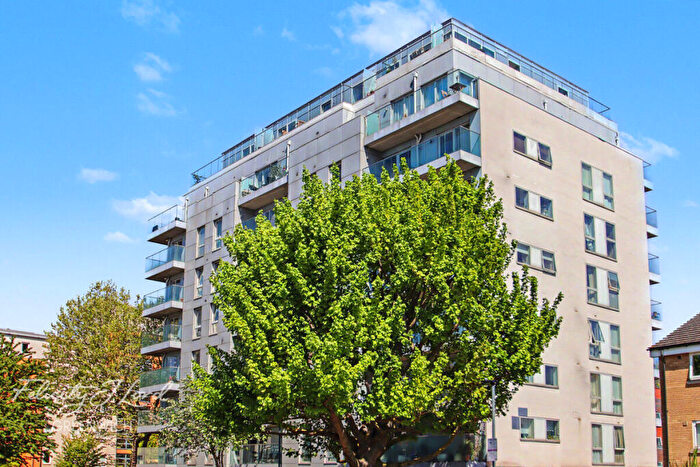 2 Bedroom Apartment To Rent In Creek Road, London, SE8