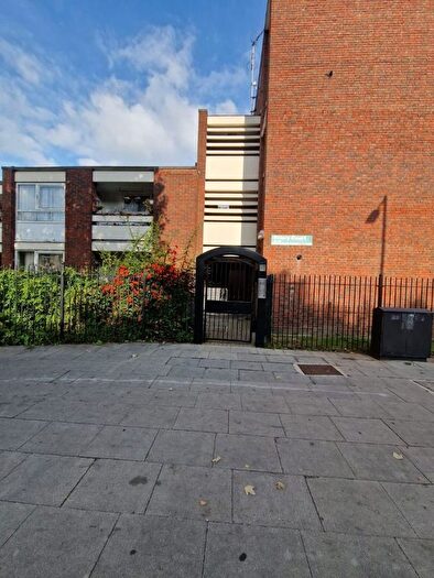 2 Bedroom Flat To Rent In Flat, Priory Court, Brooksby's Walk, London, E9