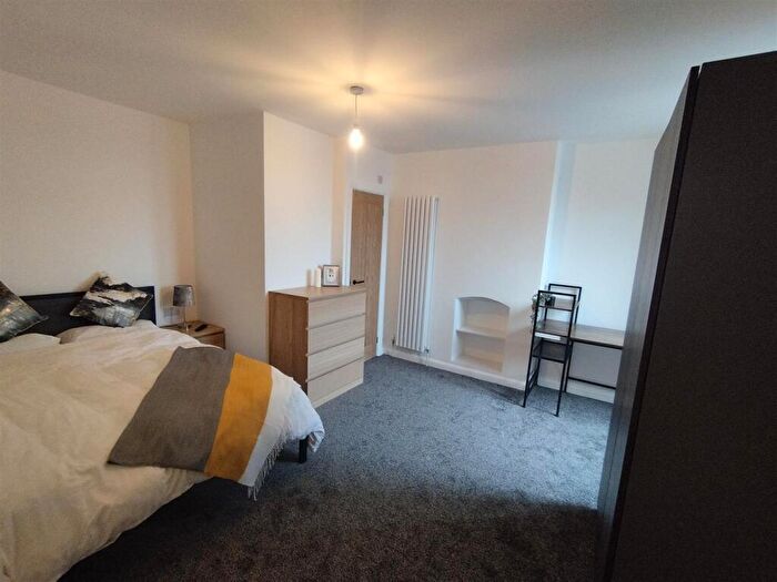 1 Bedroom House To Rent In *New En-Suite Rooms* West Hill Drive, Mansfield, NG18
