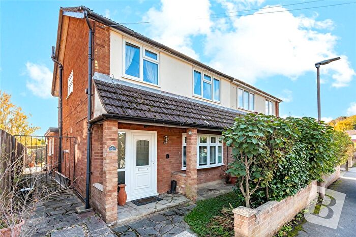 3 Bedroom Semi Detached House For Sale In Meadows Close, Ingrave, Brentwood, Essex, CM13
