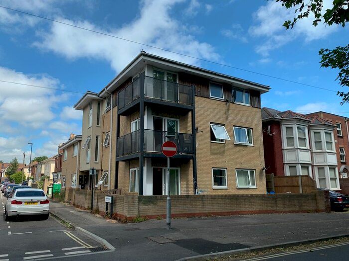 1 Bedroom Flat To Rent In Millbrook Road East, Millbrook, Southampton, Hants, SO15