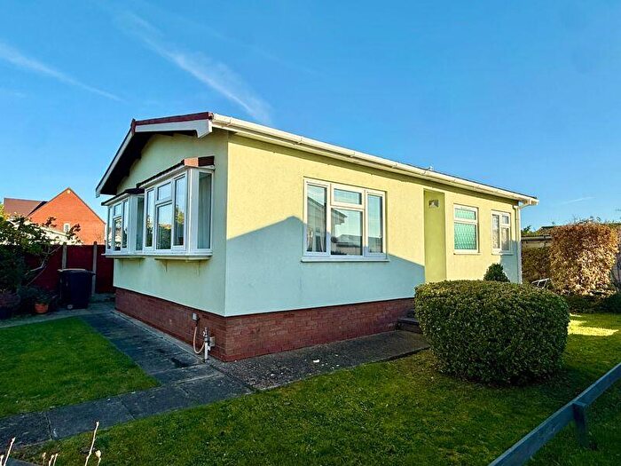 2 Bedroom Park Home For Sale In Briar Bank Park, Wilstead, MK45