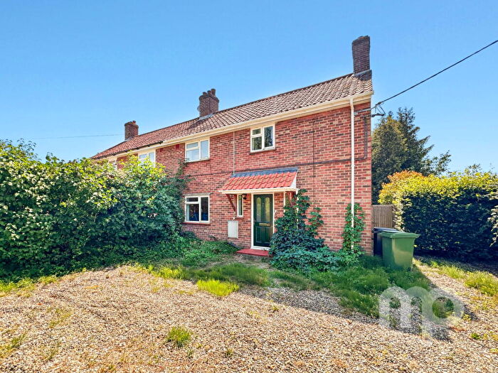 3 Bedroom Semi Detached House For Sale In The Street, Ashwellthorpe, NR16