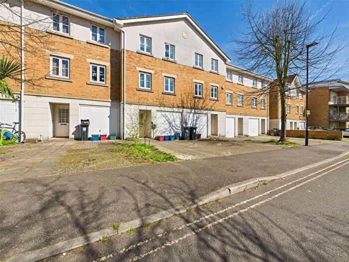 3 Bedroom Detached House To Rent In Primrose Place, Isleworth, TW7