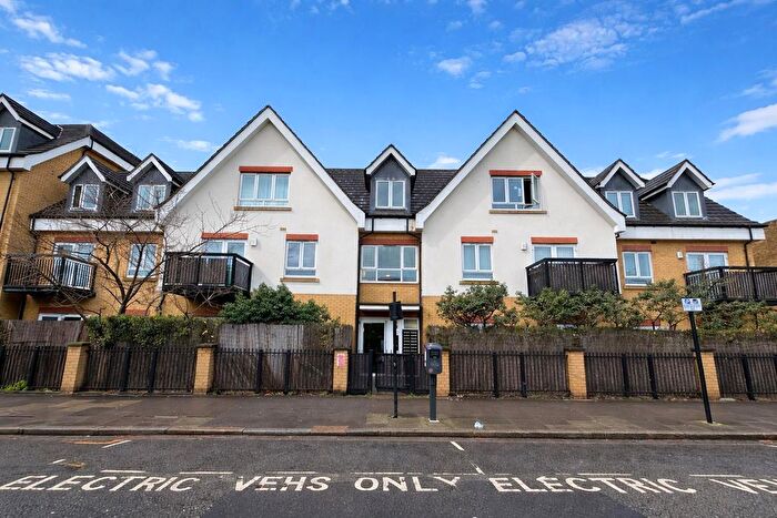 1 Bedroom Flat For Sale In Featherstone Court, Southall, UB2