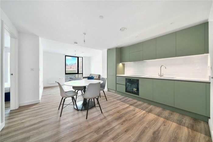 2 Bedroom Flat To Rent In Calibra Court, Kimpton Road, Luton, LU2