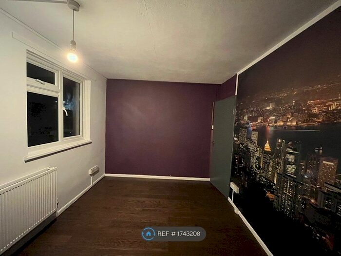 2 Bedroom Maisonette To Rent In Reynolds Court, London, E11