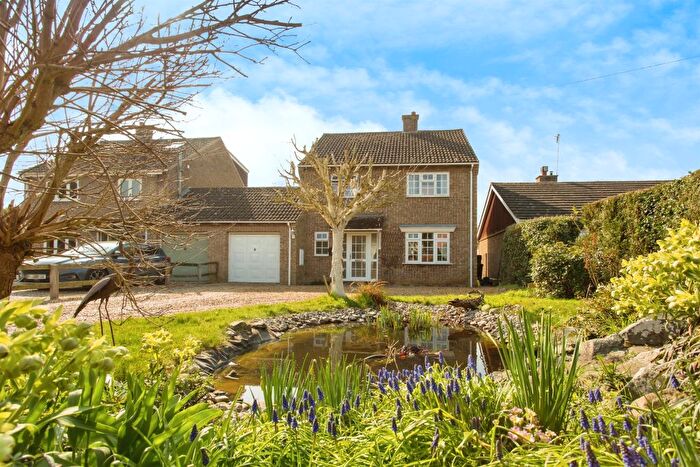 3 Bedroom Link Detached House For Sale In Mill Road, Ashley, Newmarket, CB8
