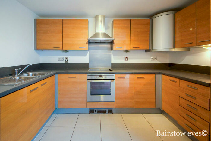 2 Bedroom Flat To Rent In The Lock, Stratford, E15