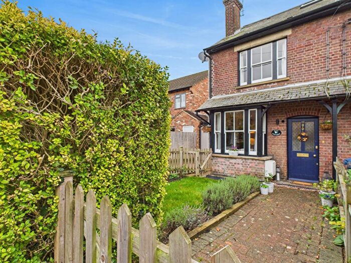 3 Bedroom End Terrace House For Sale In Chestnut Lane, Amersham, Buckinghamshire, HP6