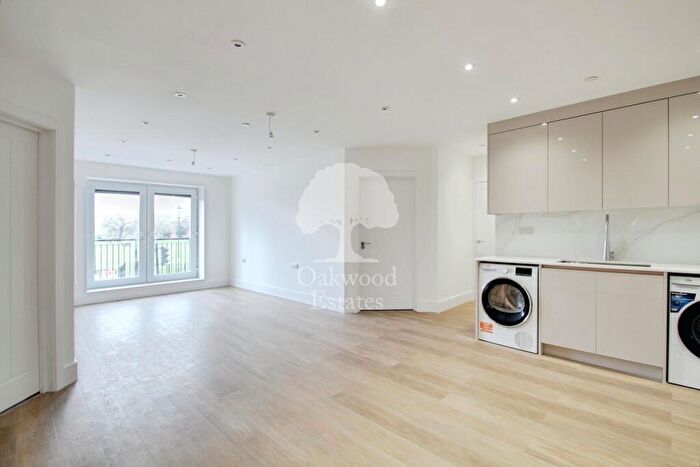 2 Bedroom Apartment To Rent In High Street, Langley, SL3