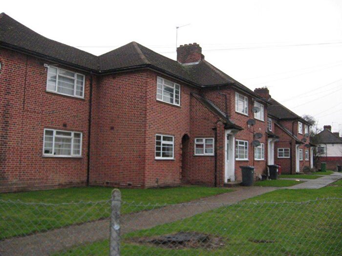 2 Bedroom Flat To Rent In Stoke Poges Lane, Slough, SL1