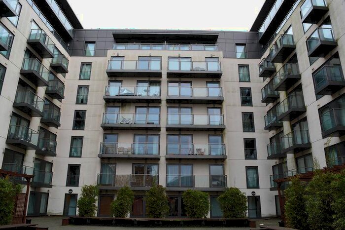 2 Bedroom Flat To Rent In High Street, Slough, SL1