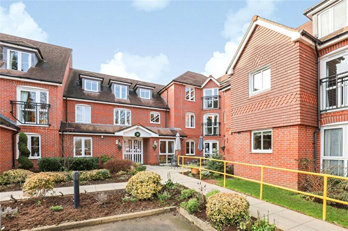 1 Bedroom Flat For Sale In Oyster Lane, Byfleet, West Byfleet, Surrey, KT14
