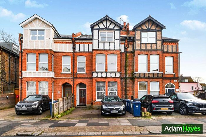 2 Bedroom Apartment For Sale In Ballards Lane, Finchley Central, N3