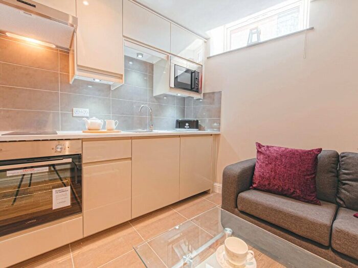 Apartment To Rent In Apt, Eagle House #, M3