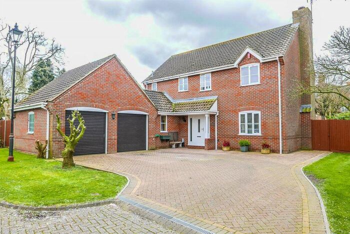 4 Bedroom Detached House For Sale In Longaston Close, Slimbridge, GL2