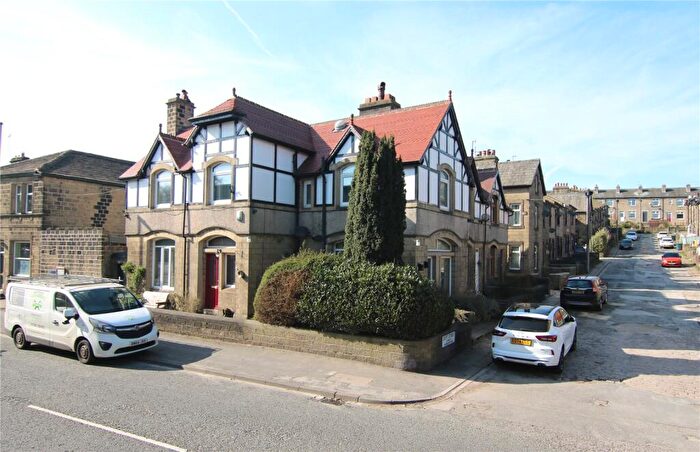 4 Bedroom End Of Terrace House For Sale In Colne Road, Glusburn, BD20