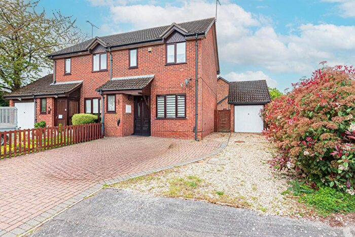 3 Bedroom Semi Detached House To Rent In Isis Close, Winnersh, Wokingham, RG41
