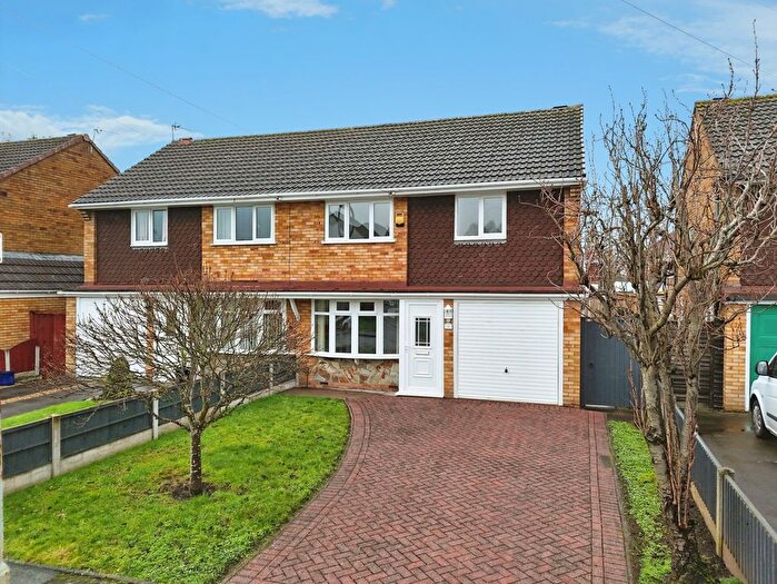 3 Bedroom Semi Detached House For Sale In Robin Grove, Wednesfield, Wolverhampton, WV11