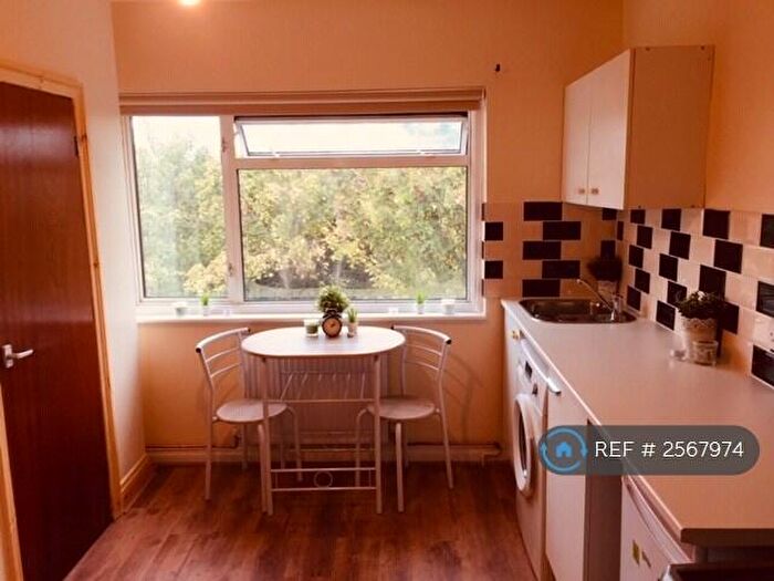 Studio To Rent In Belmont Road, London, N15