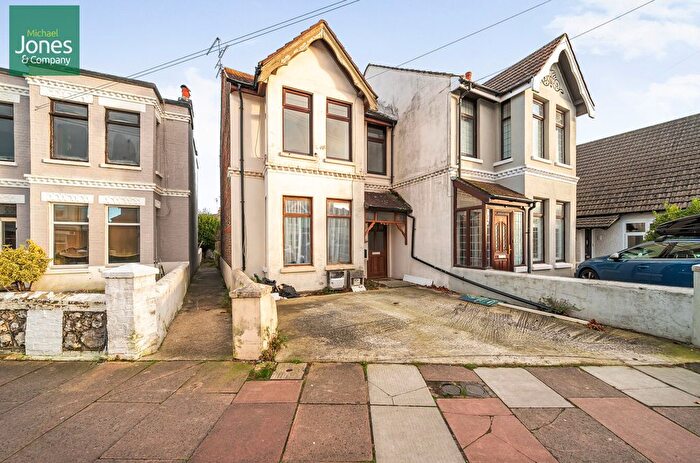 2 Bedroom Flat To Rent In Westcourt Road, Worthing, West Sussex, BN14