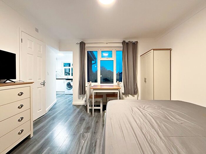 1 Bedroom Studio To Rent In Kingsley Road, Hounslow, TW3