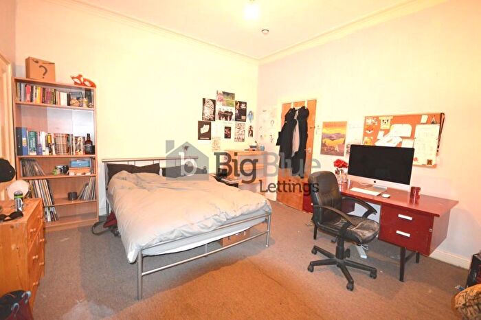 8 Bedroom House To Rent In Hyde Park Road, Leeds, LS6