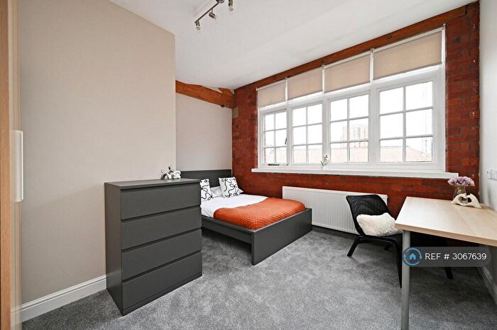 5 Bedroom Flat To Rent In Bells Square, Sheffield, S1