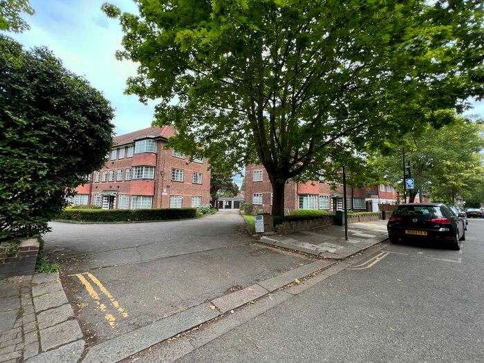 2 Bedroom Flat To Rent In Hill Court Hanger Lane, Ealing, W5