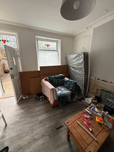 2 Bedroom Terraced House For Sale In Grantham Rd, Bradford, BD7