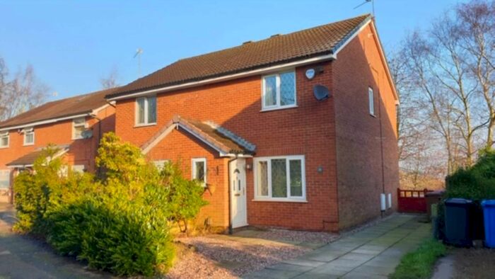3 Bedroom Semi-Detached House To Rent In Pendlecroft Avenue, Manchester, M27