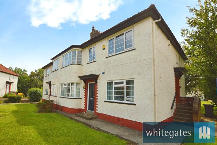 2 Bedroom Apartment To Rent In Redesdale Gardens, Leeds, West Yorkshire, LS16