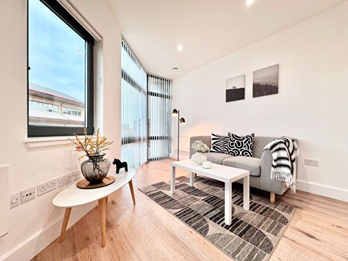 1 Bedroom Flat To Rent In Mondial Way, Heathrow, UB3