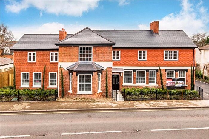 2 Bedroom Flat To Rent In Old Woking, Woking, Surrey, GU22