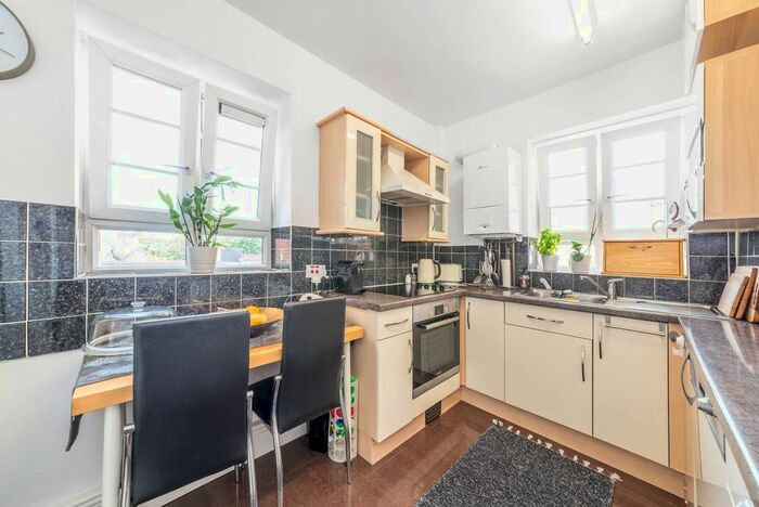 2 Bedroom Flat To Rent In Clarence Way, Camden, London, NW1