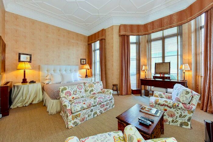 3 Bedroom Flat To Rent In Cadogan Square, Knightsbridge, SW1X