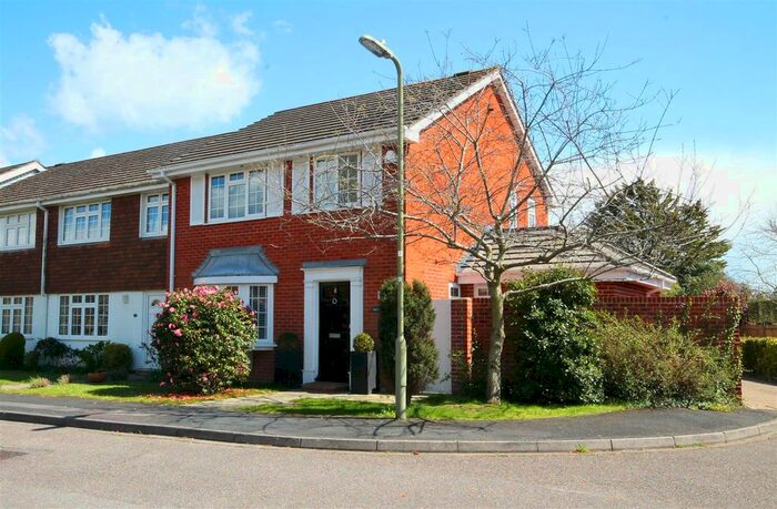 3 Bedroom Detached House To Rent In Pennington Close, Pennington, Lymington, SO41