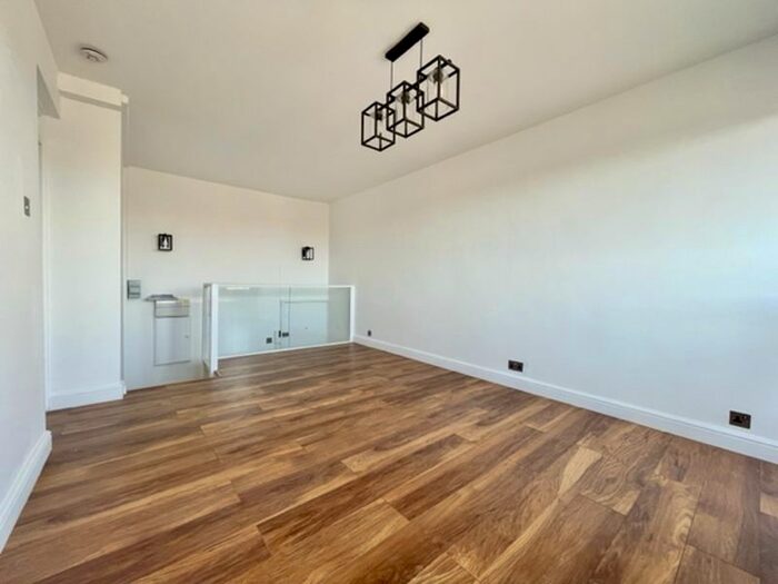 2 Bedroom Flat To Rent In Rainsborough Avenue, London, SE8