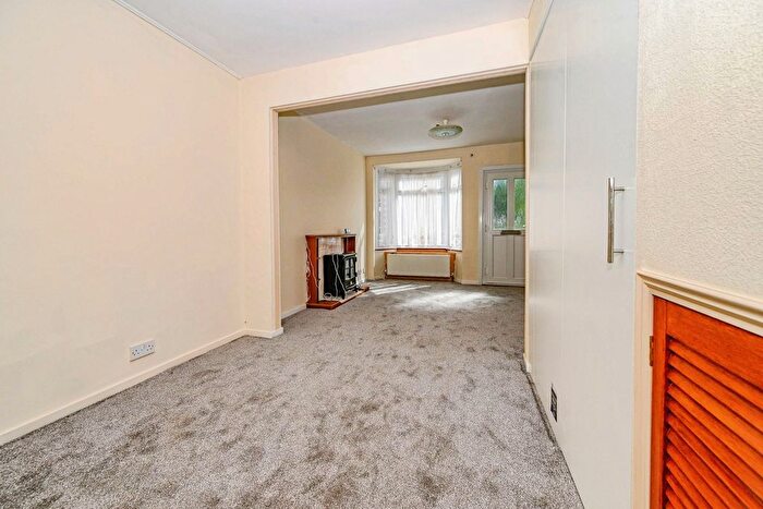 3 Bedroom End Of Terrace House For Sale In West Street, Dunstable, Bedfordshire, LU6