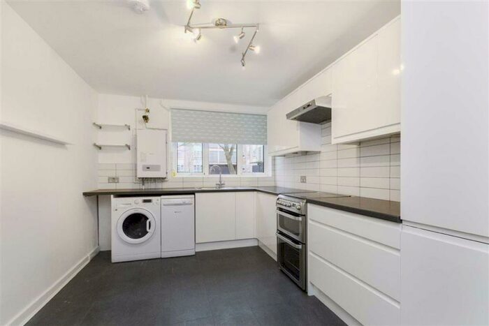 2 Bedroom Flat To Rent In Woffington Close, Hampton Wick, KT1