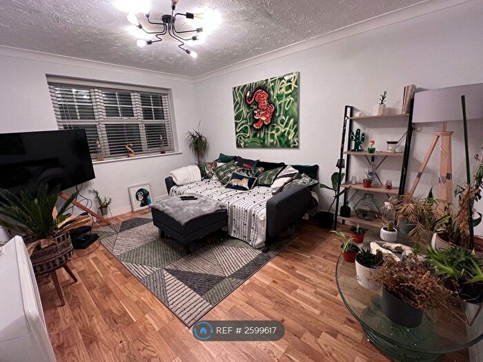 1 Bedroom Flat To Rent In Earls Meade, Luton, LU2