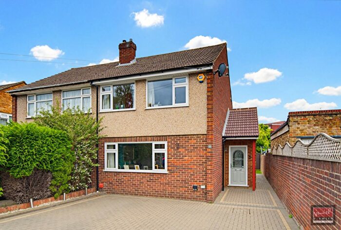 3 Bedroom Semi-Detached House For Sale In Anderson Drive, Ashford, TW15