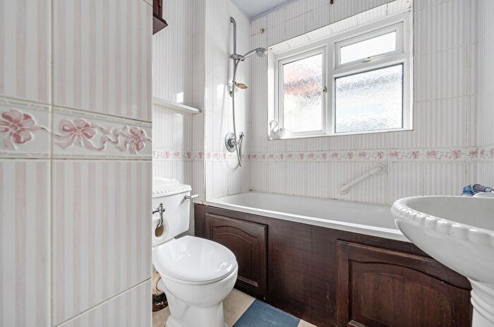 2 Bedroom Bungalow For Sale In Brookfields Avenue, Mitcham, CR4