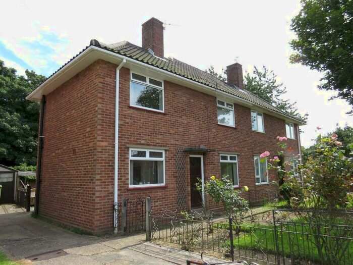 4 Bedroom Semi-Detached House To Rent In Pettus Road, Norwich, NR4