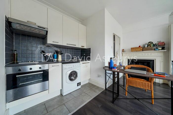 Studio To Rent In Green Lanes, Harringay, London, N4