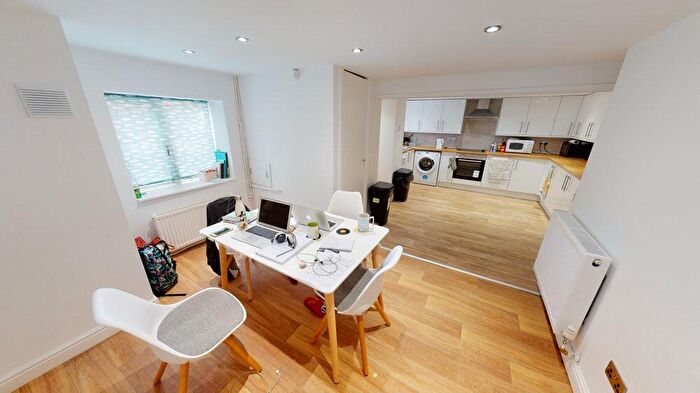 4 Bedroom House To Rent In Trelawn Avenue, Leeds, LS6