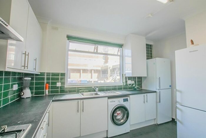 3 Bedroom Flat To Rent In Brent Street, Hendon, NW4
