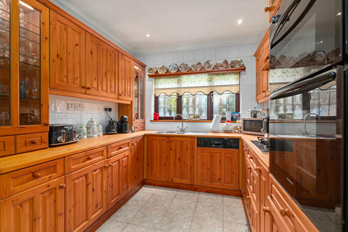 2 Bedroom Detached Bungalow For Sale In Great Cambridge Road, Waltham Cross, EN8