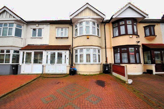3 Bedroom Terraced House For Sale In Eastern Avenue, Redbridge, IG4